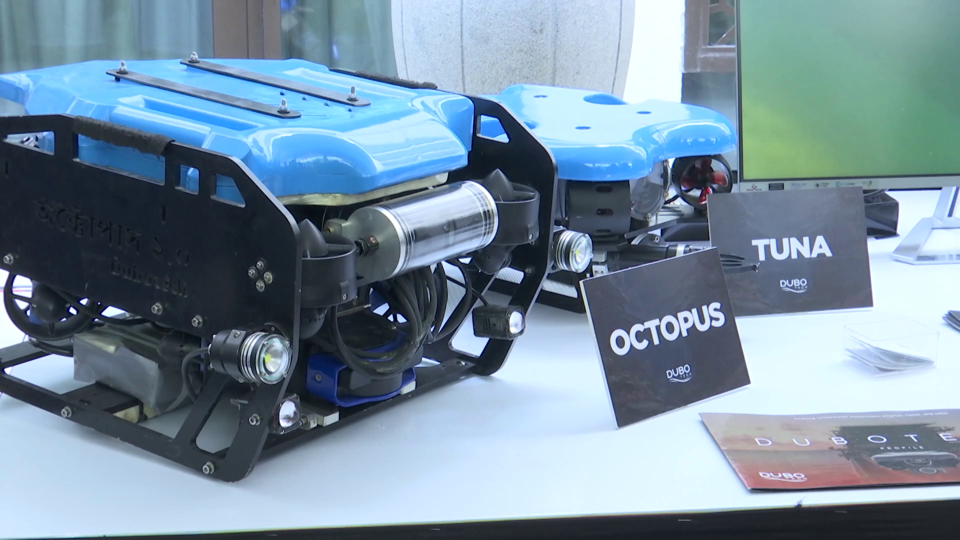 বিনিয়োগ সম্মেলনে আলো ছড়াচ্ছে ডুবুরি রোবট-ইলেকট্রিক গাড়ি